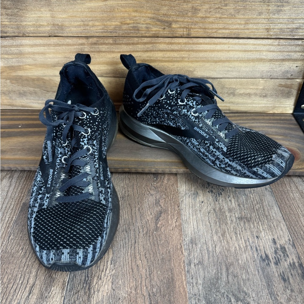 Brooks Women’s 7.5 Black and Gray DNA AMP